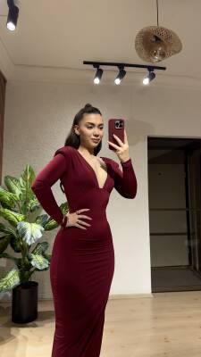 Kruvaze vatkalı elbise - 1